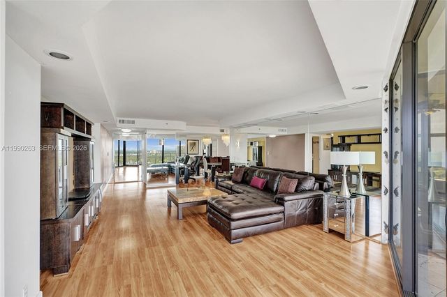 4000 Towerside Ter 2111, Miami, FL 33138