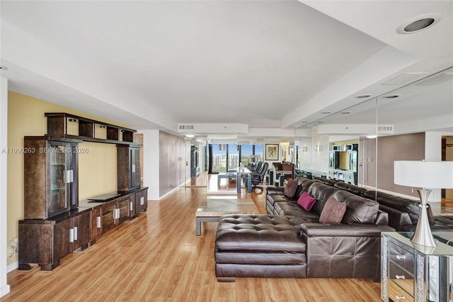 4000 Towerside Ter 2111, Miami, FL 33138