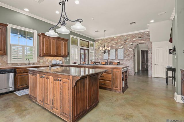 2210 Laurel Lakes Ave, Baton Rouge, LA 70820