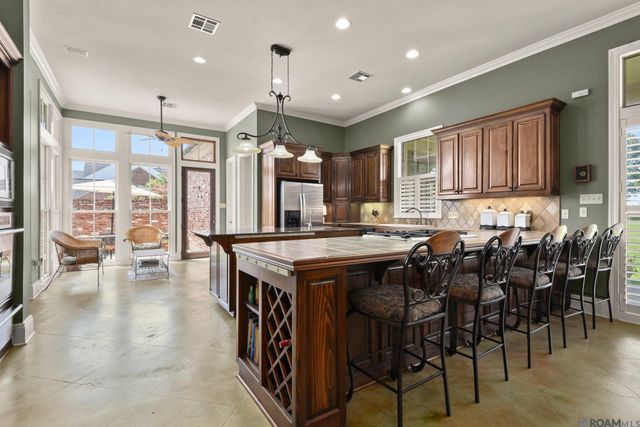 2210 Laurel Lakes Ave, Baton Rouge, LA 70820