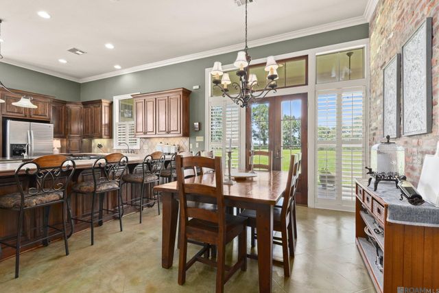 2210 Laurel Lakes Ave, Baton Rouge, LA 70820