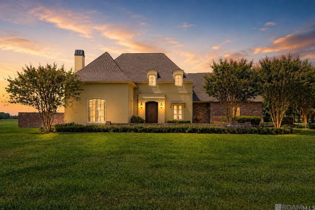 2210 Laurel Lakes Ave, Baton Rouge, LA 70820