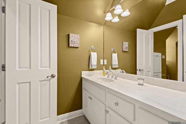 2210 Laurel Lakes Ave, Baton Rouge, LA 70820
