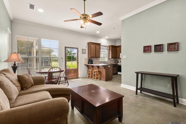 2210 Laurel Lakes Ave, Baton Rouge, LA 70820