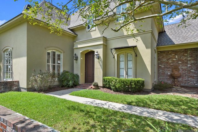 2210 Laurel Lakes Ave, Baton Rouge, LA 70820