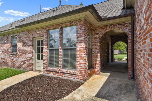 2210 Laurel Lakes Ave, Baton Rouge, LA 70820