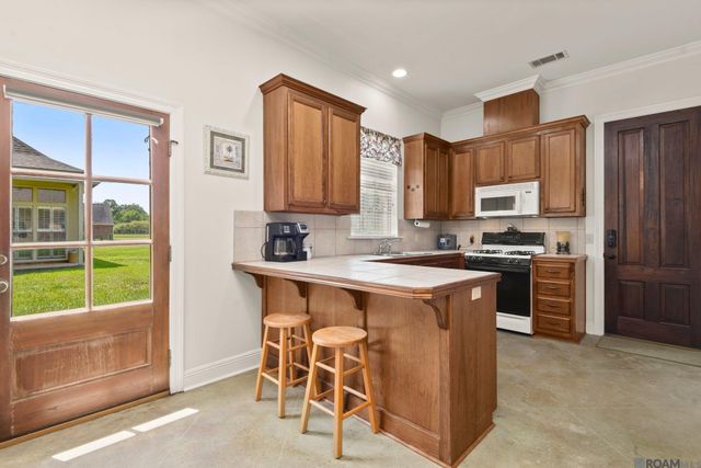 2210 Laurel Lakes Ave, Baton Rouge, LA 70820