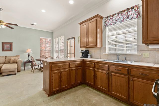 2210 Laurel Lakes Ave, Baton Rouge, LA 70820