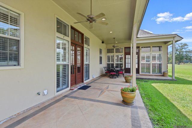 2210 Laurel Lakes Ave, Baton Rouge, LA 70820