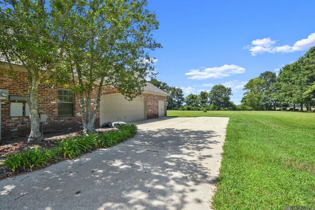 2210 Laurel Lakes Ave, Baton Rouge, LA 70820