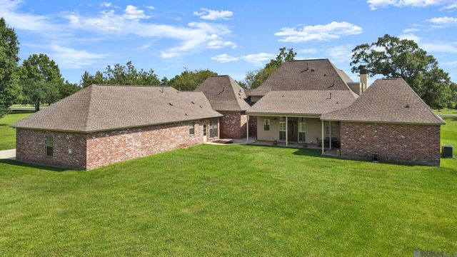 2210 Laurel Lakes Ave, Baton Rouge, LA 70820