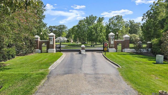 2210 Laurel Lakes Ave, Baton Rouge, LA 70820