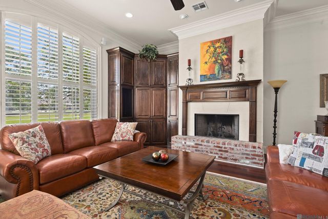 2210 Laurel Lakes Ave, Baton Rouge, LA 70820