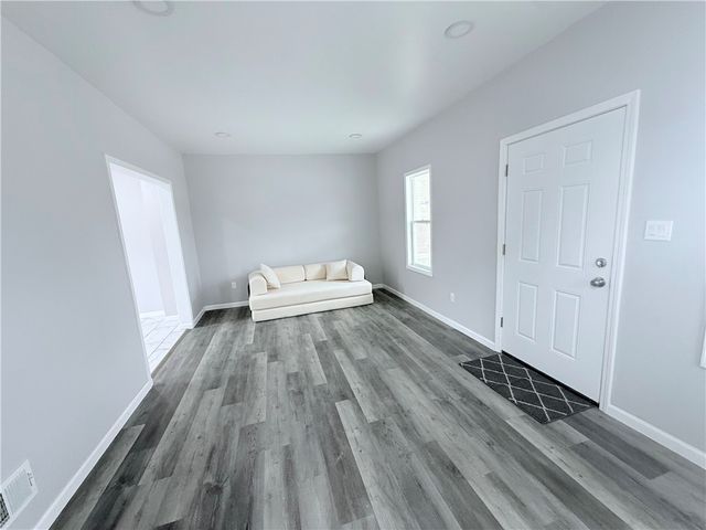945 Springfield Street, Dayton, OH 45403
