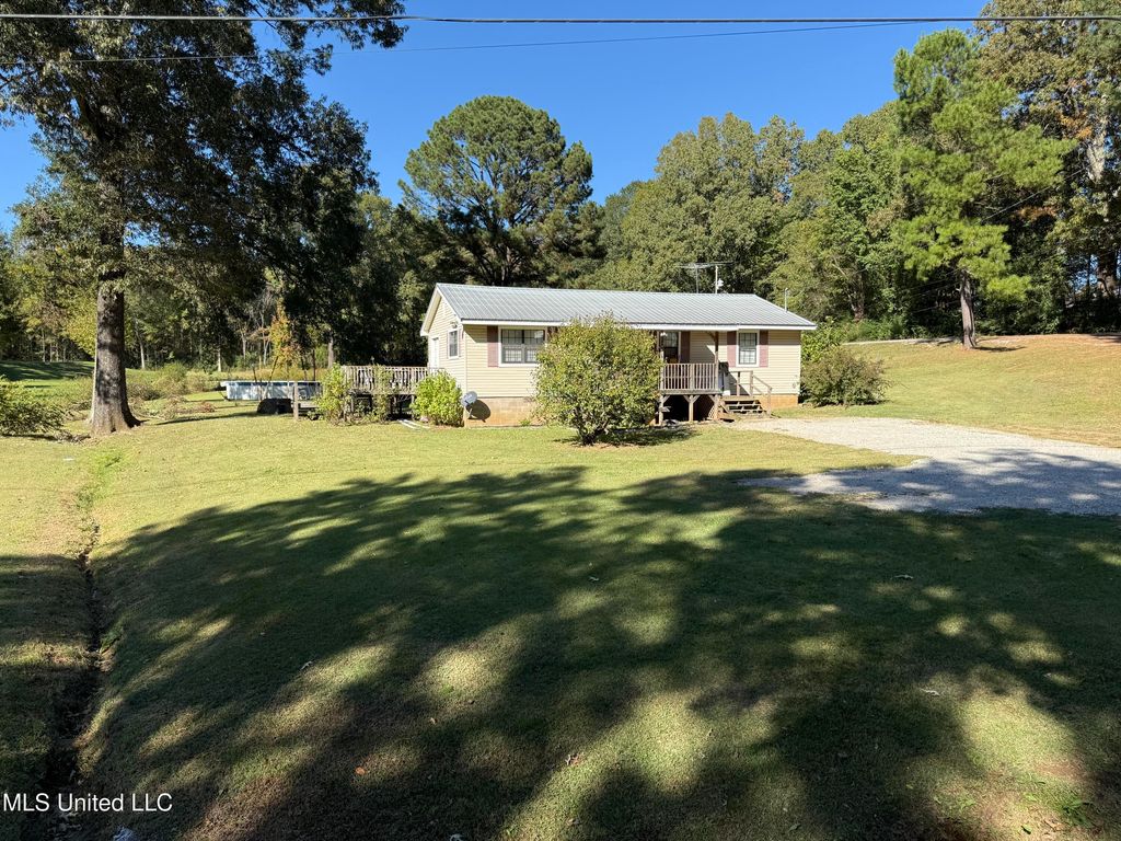 1909 E Tate Road, Coldwater, MS 38618