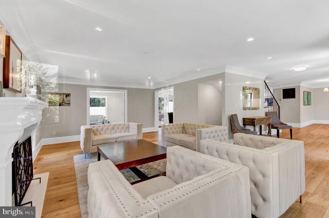7601 PERSIMMON TREE LN, Bethesda, MD 20817