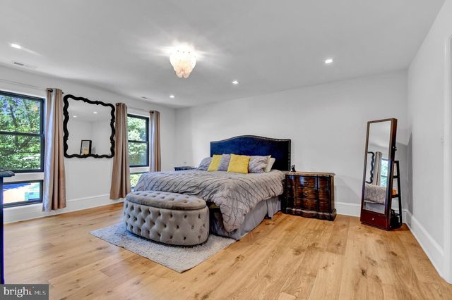 7601 PERSIMMON TREE LN, Bethesda, MD 20817