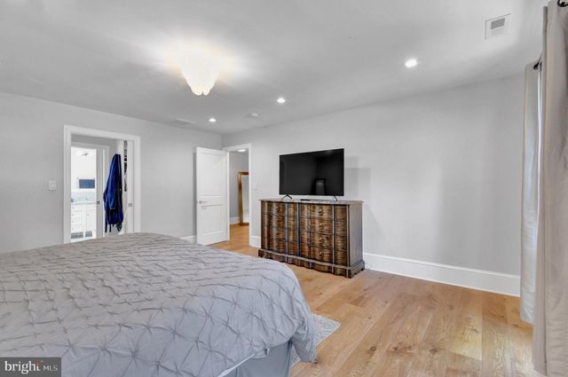 7601 PERSIMMON TREE LN, Bethesda, MD 20817