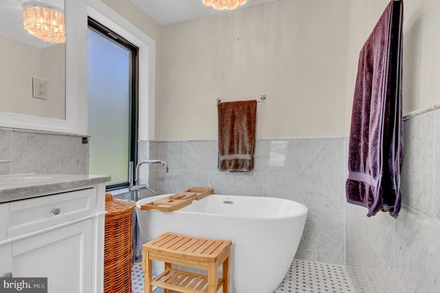 7601 PERSIMMON TREE LN, Bethesda, MD 20817