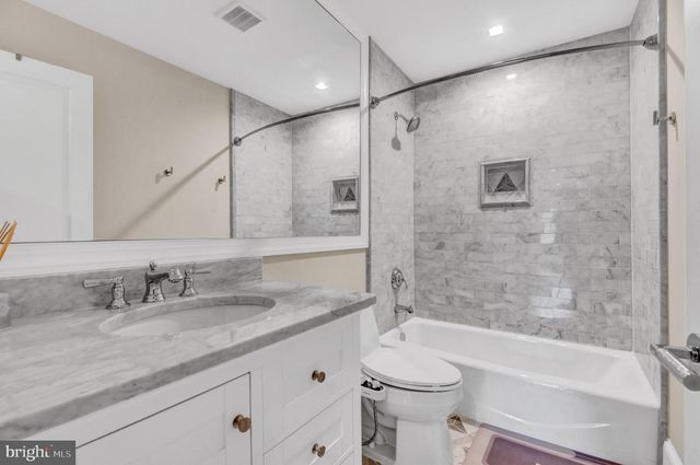 7601 PERSIMMON TREE LN, Bethesda, MD 20817