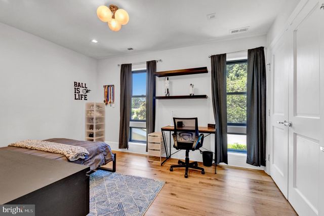 7601 PERSIMMON TREE LN, Bethesda, MD 20817