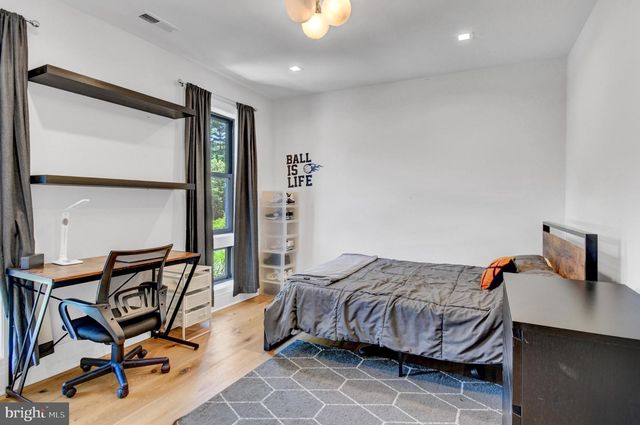 7601 PERSIMMON TREE LN, Bethesda, MD 20817