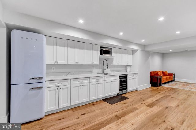 7601 PERSIMMON TREE LN, Bethesda, MD 20817