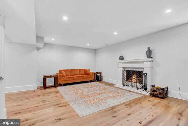 7601 PERSIMMON TREE LN, Bethesda, MD 20817