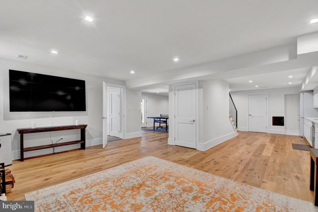 7601 PERSIMMON TREE LN, Bethesda, MD 20817