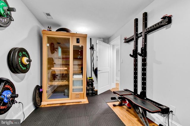 7601 PERSIMMON TREE LN, Bethesda, MD 20817