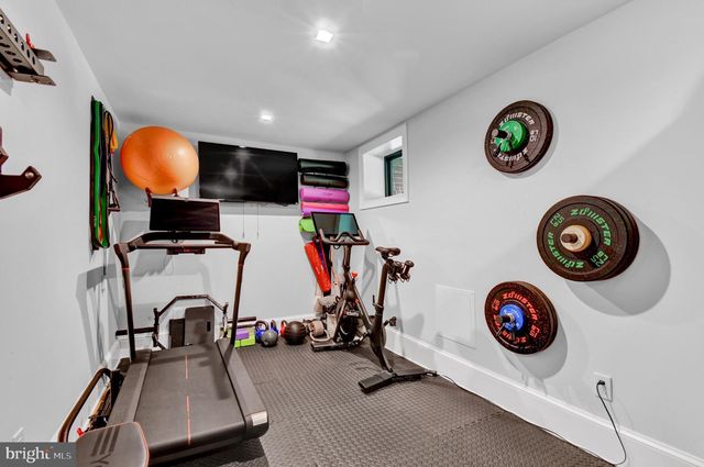 7601 PERSIMMON TREE LN, Bethesda, MD 20817