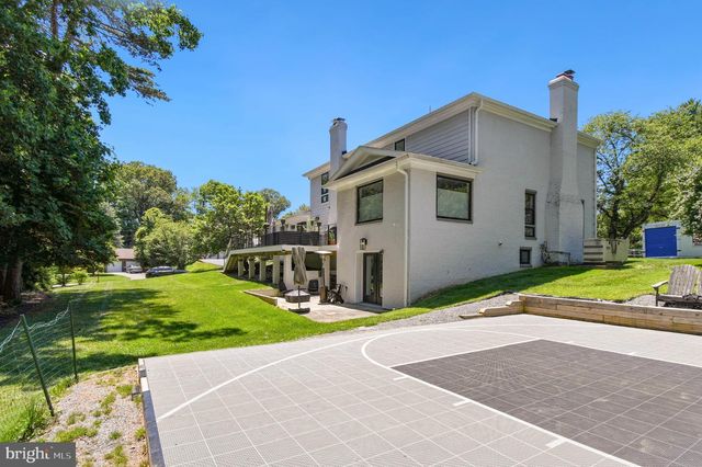 7601 PERSIMMON TREE LN, Bethesda, MD 20817