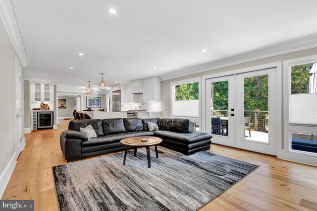 7601 PERSIMMON TREE LN, Bethesda, MD 20817