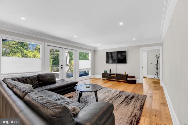 7601 PERSIMMON TREE LN, Bethesda, MD 20817