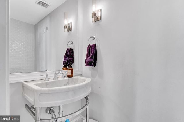 7601 PERSIMMON TREE LN, Bethesda, MD 20817