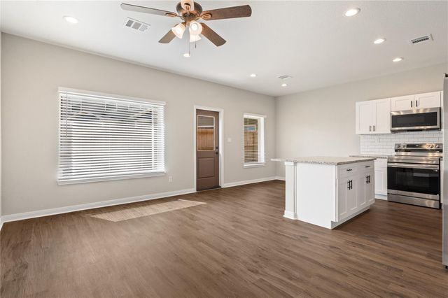 14010 Longstreet 301, Willis, TX 77318