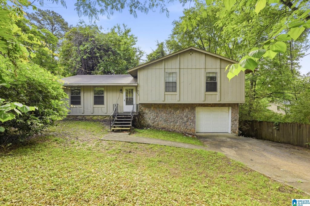 1613 5TH WAY NW, Center Point, AL 35215