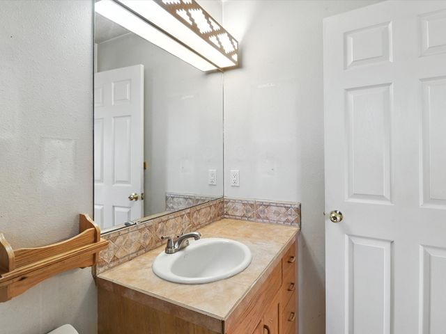 300 Camino Miramontes, Espanola, NM 87532