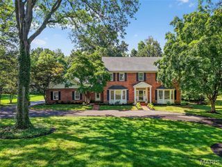 12549 Bickford Drive, Town And Country, MO 63141