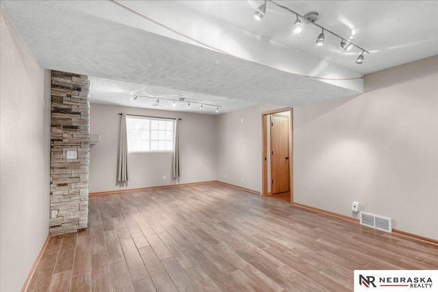 3008 N 152 Street, Omaha, NE 68116