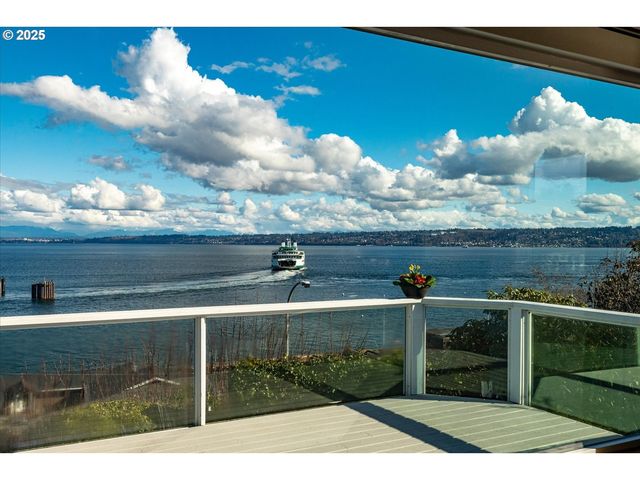 4849 E Berg Rd, Clinton, WA 98236