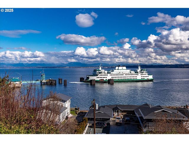 4849 E Berg Rd, Clinton, WA 98236