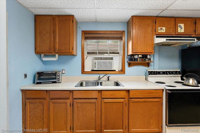 27428 Townley Street, Madison Heights, MI 48071