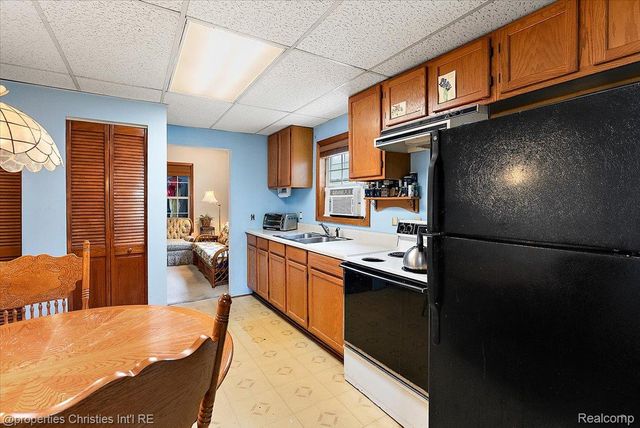 27428 Townley Street, Madison Heights, MI 48071