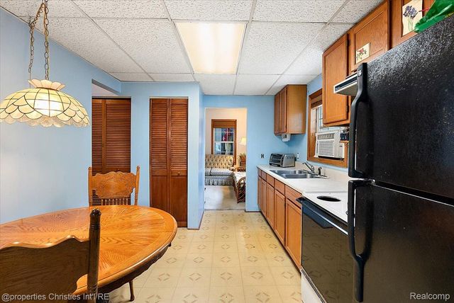 27428 Townley Street, Madison Heights, MI 48071