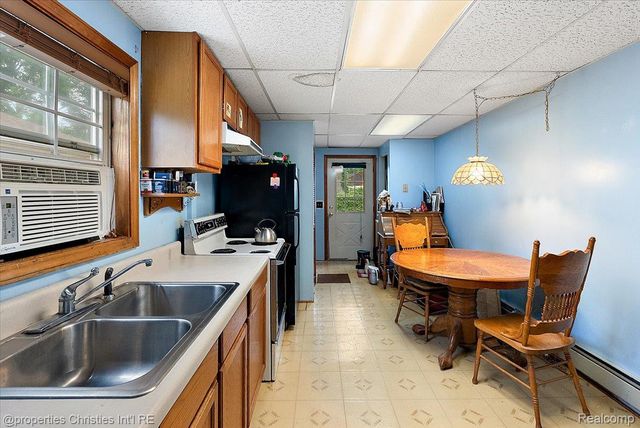 27428 Townley Street, Madison Heights, MI 48071