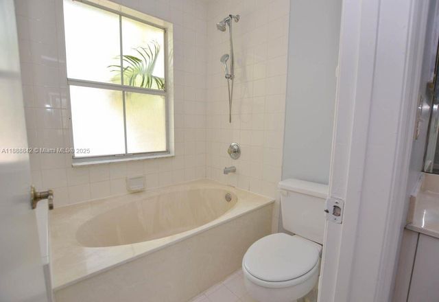 3290 N 37th Ter, Hollywood, FL 33021