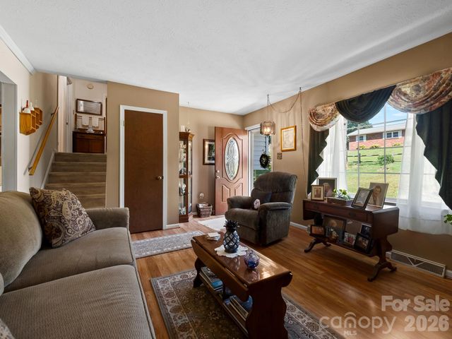 86 Debra Lane, Asheville, NC 28806