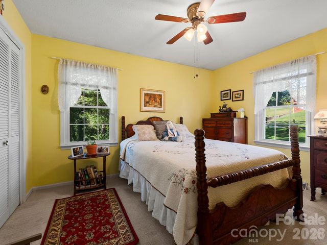 86 Debra Lane, Asheville, NC 28806