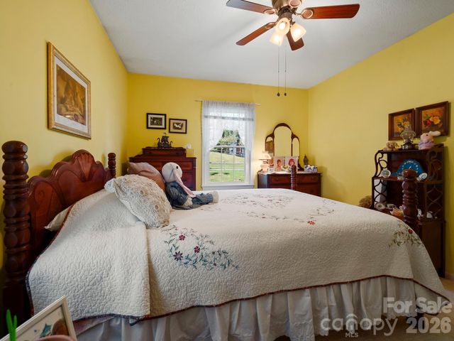 86 Debra Lane, Asheville, NC 28806